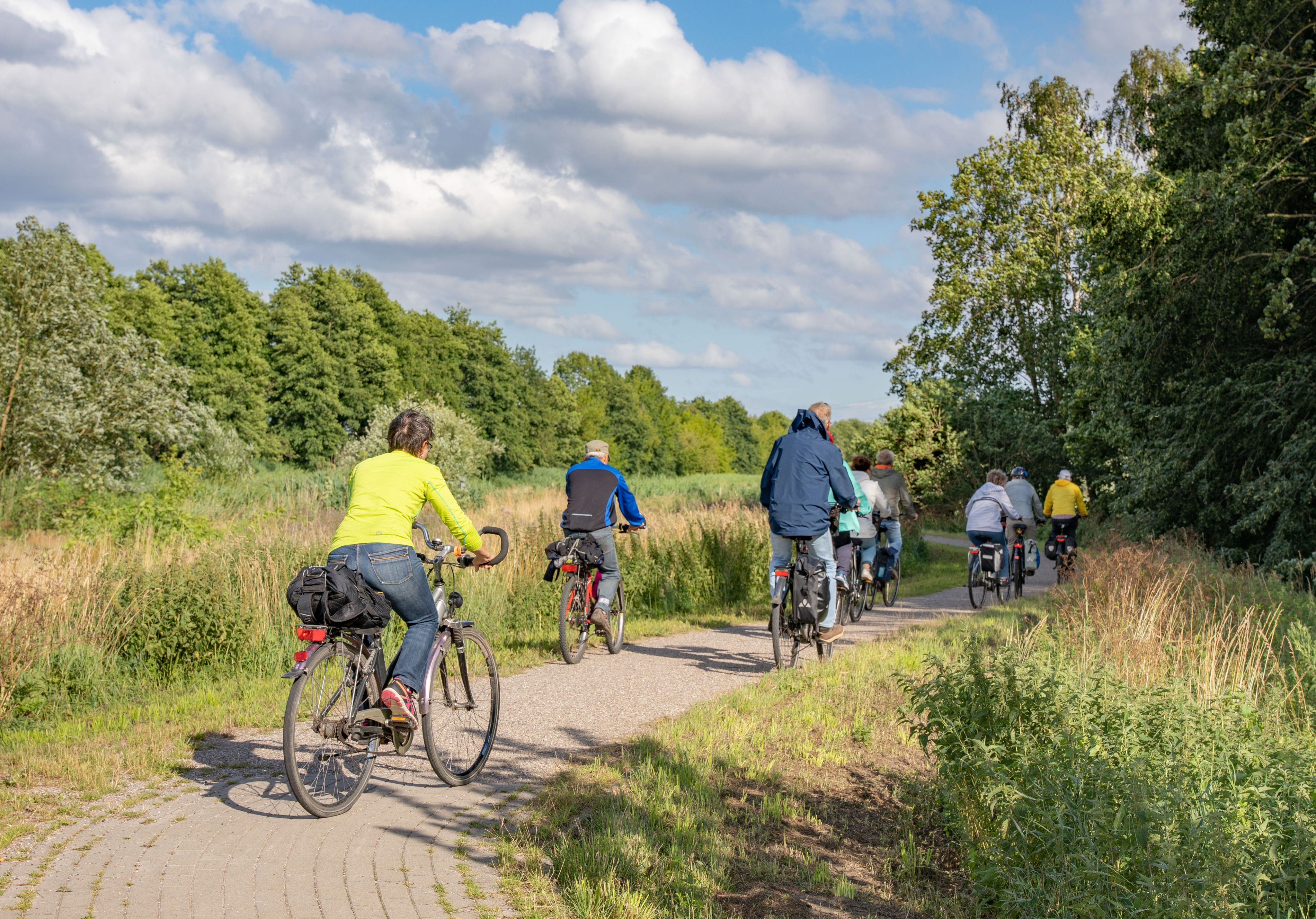 Fahrradfahrer durch die Natur