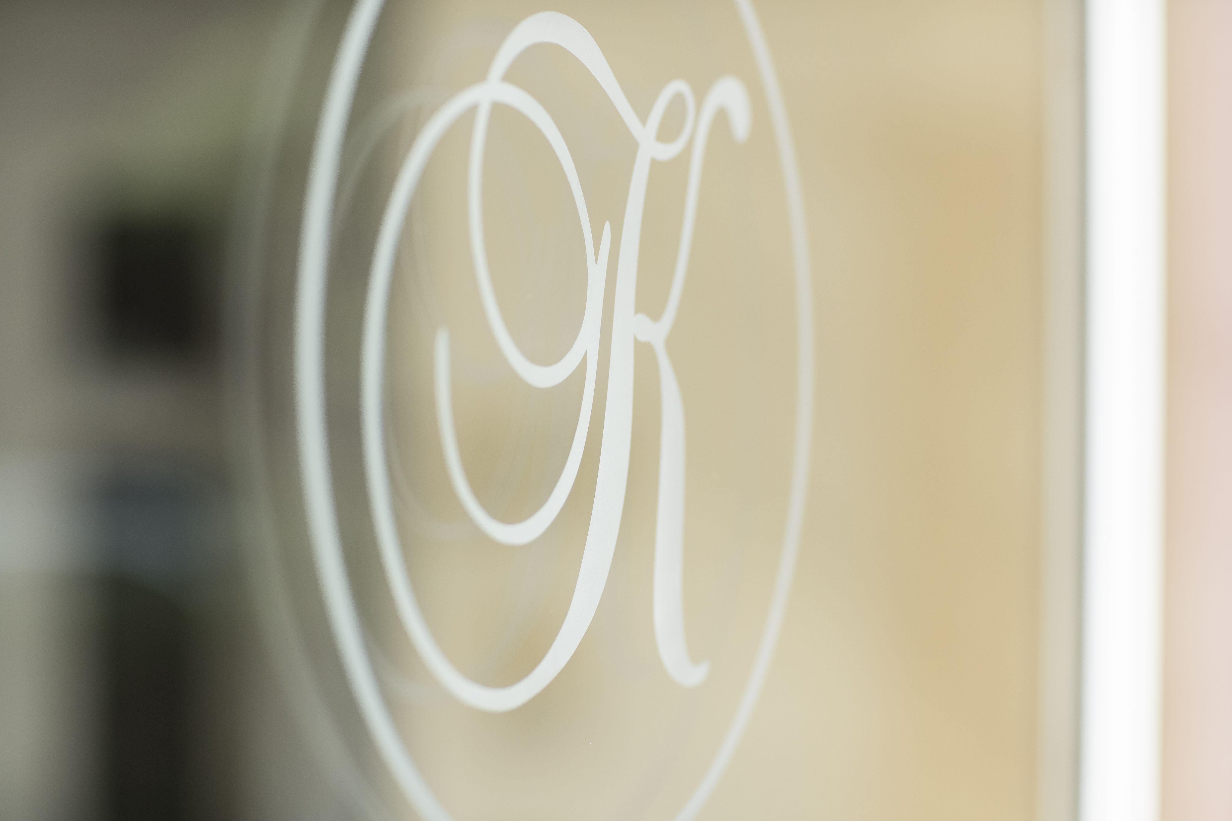 Glas with logo